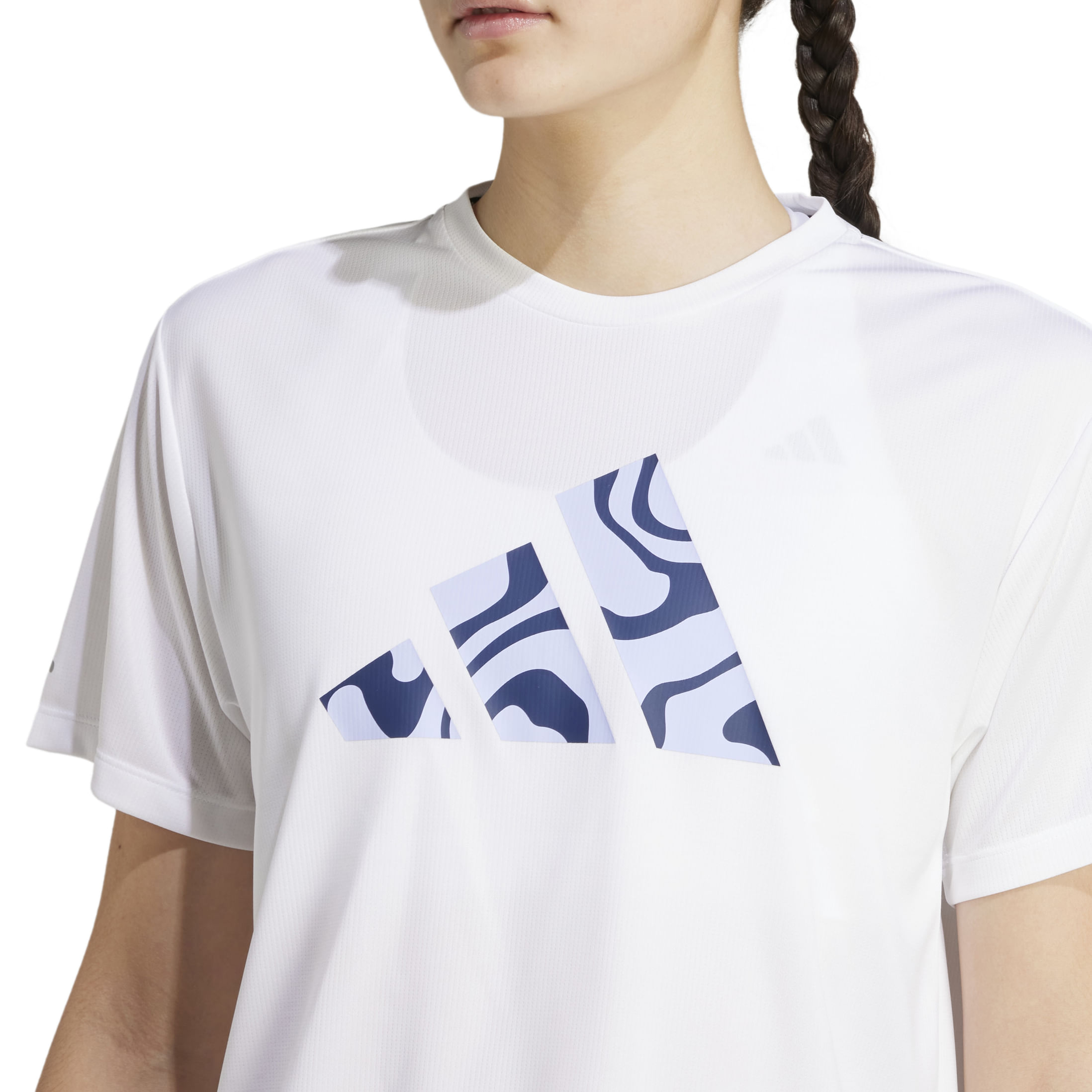 JD2349_7_APPAREL_On Model_Detail View 1_white